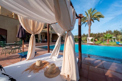 Day, Natural landscape, Solarium, Swimming pool, Swimming pool, sunbed