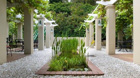 Patio, Spa and wellness centre/facilities