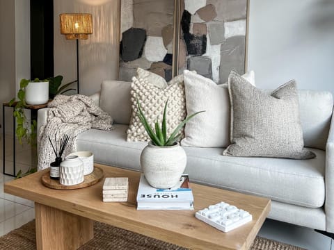 Living room, Seating area, internet, internet, internet