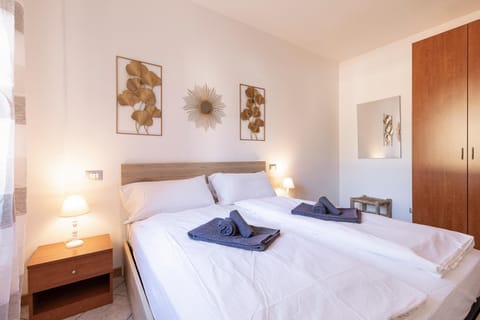 Bed, Decorative detail, Bedroom