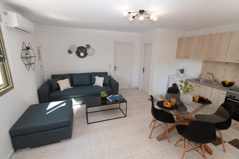 Living room, Photo of the whole room, Seating area, Dining area
