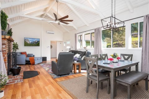 Buckeye Bungalow w hot tub/firepit/views Pet Friendly House in Yosemite Forks