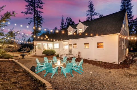 Yosemite Country House sleeps 20 w/ hot tub, firepit, bonus studio House in Ahwahnee