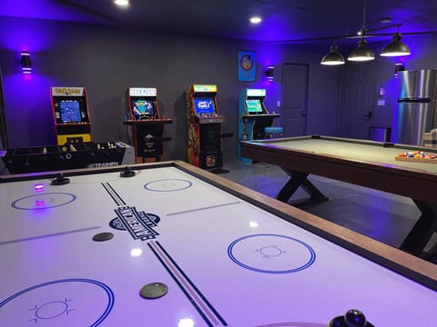 Yosemite Country House sleeps 20 w/ hot tub, firepit, bonus studio House in Ahwahnee