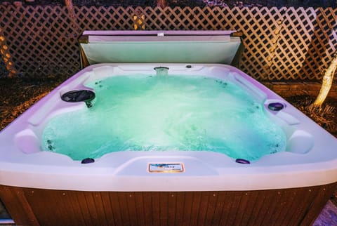 Yosemite Country House sleeps 20 w/ hot tub, firepit, bonus studio House in Ahwahnee