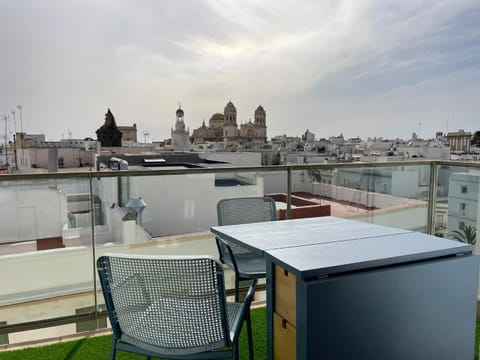 Day, View (from property/room), Balcony/Terrace, Dining area, City view