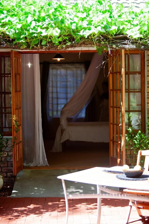 Patio, Facade/entrance