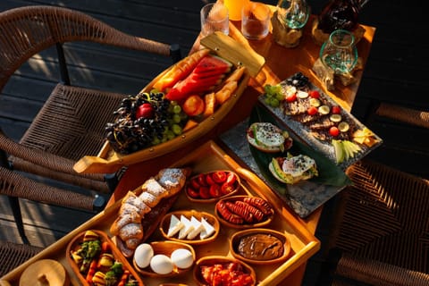 Food and drinks, Food