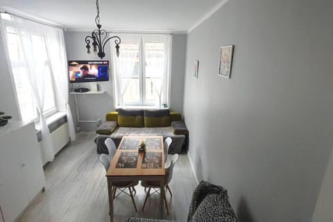 TV and multimedia, Kitchen or kitchenette, Living room, Seating area, Dining area