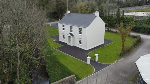 Property building, Natural landscape, Bird's eye view, Garden, Garden view
