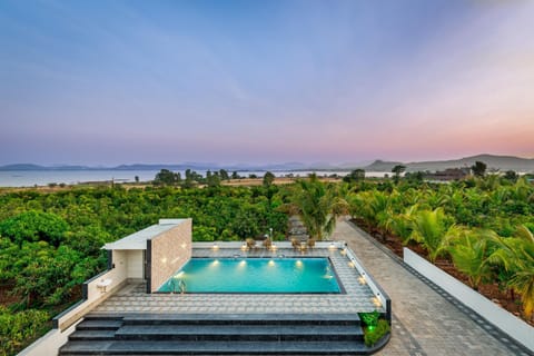 Day, Natural landscape, Game Room, Garden, View (from property/room), Balcony/Terrace, Living room, Seating area, Dining area, Garden view, Mountain view, Pool view, Swimming pool, Sunrise, Sunset, Parking, sunbed