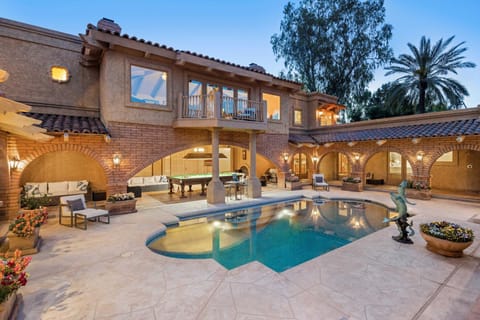 Ethereal Corner Ritz Carlton Grand Estate Golf Mountains Jacuzzi Sauna Theater Gym Villa in Paradise Valley