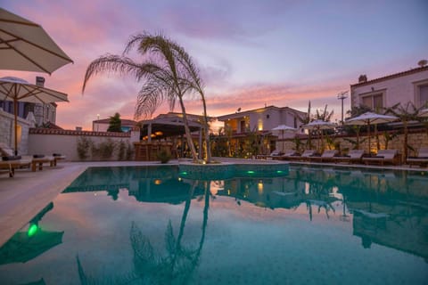 Day, Natural landscape, Pool view, Swimming pool, Swimming pool, Sunrise, Sunset, sunbed