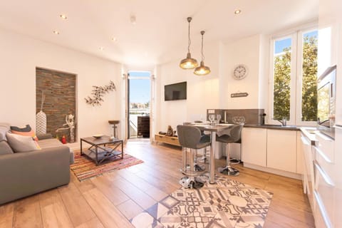 Communal lounge/ TV room, Dining area