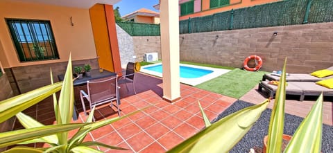 Balcony/Terrace, Swimming pool, sunbed