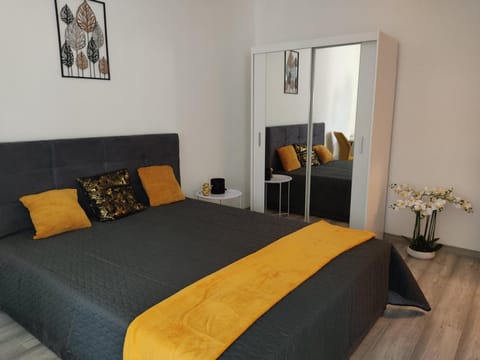 Bed, Living room, Bedroom