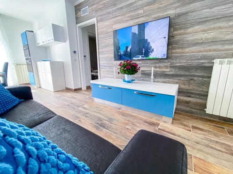 Communal lounge/ TV room, TV and multimedia, Living room, Seating area