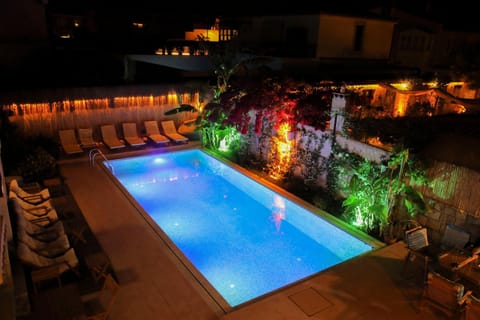 Night, Pool view