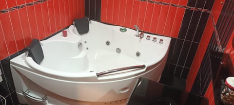 Hot Tub, Bathroom