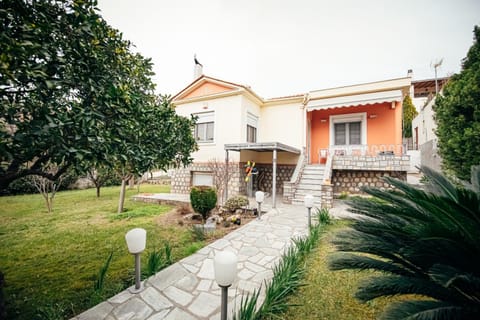 Property building, Day, Garden, Garden view