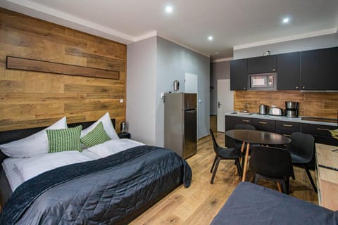 Bed, Coffee/tea facilities, Kitchen or kitchenette, Photo of the whole room, Seating area, Dining area, hair dresser, minibar