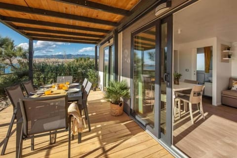 View (from property/room), Balcony/Terrace, Living room, Seating area