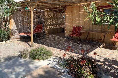 Patio, Seating area