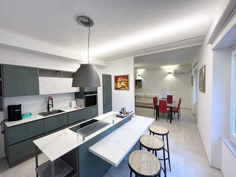 Dining area, minibar, pet friendly, stove