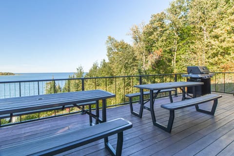 Spacious Leech Lake Home on 2 Private Acres, 200' of lake shore 15 Minutes to Walker with boat lift, dock, swimming, fire pit House in Leech Lake
