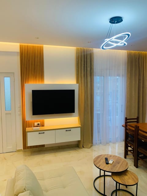 TV and multimedia, Kitchen or kitchenette, Living room, Seating area