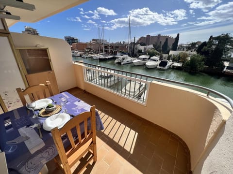 View (from property/room), Balcony/Terrace, River view