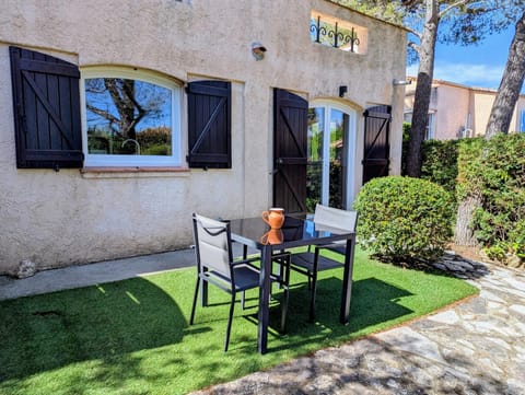 Property building, Patio, Garden