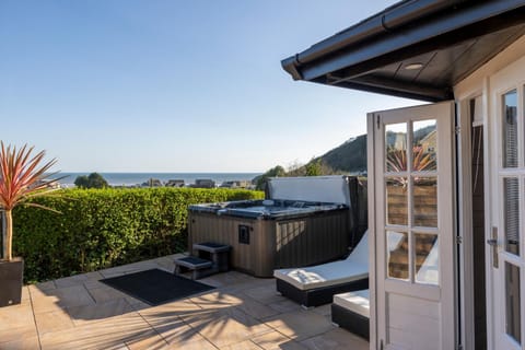 Pendine Sands Edith Villas - a luxury seaside home with beautiful sea views Villa in Wales