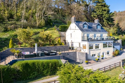 Pendine Sands Edith Villas - a luxury seaside home with beautiful sea views Villa in Wales