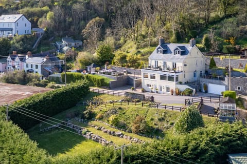 Pendine Sands Edith Villas - a luxury seaside home with beautiful sea views Villa in Wales
