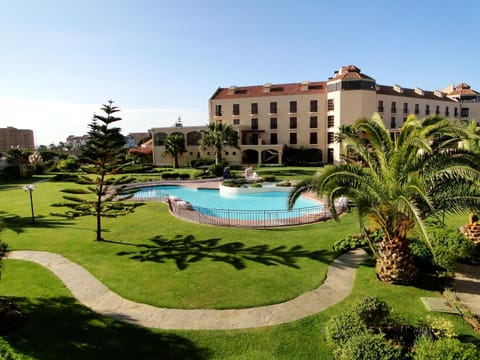 Property building, Garden, Swimming pool