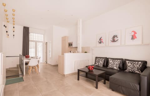 Living room, Photo of the whole room, Dining area