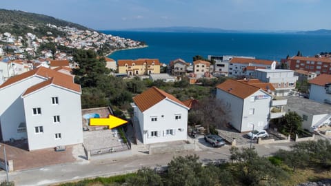 Property building, Bird's eye view, Location, Parking