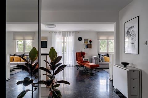 Facade/entrance, Living room, Dining area
