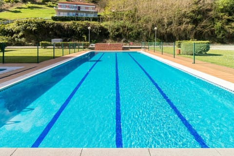 Swimming pool, Swimming pool