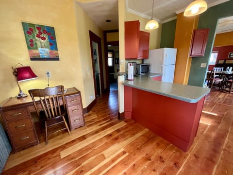 Seating area, kitchen