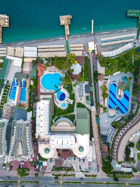 Property building, Day, Natural landscape, Bird's eye view, Beach, City view, Pool view, Sea view, Swimming pool