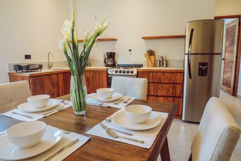 Coffee/tea facilities, Kitchen or kitchenette, Dining area, minibar, pet friendly, toaster