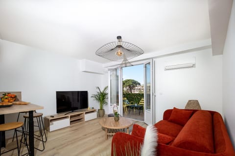 Communal lounge/ TV room, TV and multimedia, air conditioner
