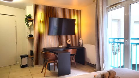 TV and multimedia, Dining area