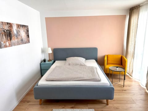 Bed, Living room, Photo of the whole room, Seating area, Bedroom