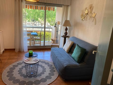 studio cabine. Terrasse Cabin in Le Lavandou