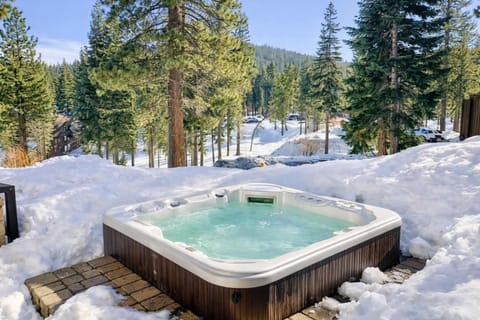 Luxury Northstar Home| hot tub| walk to ski lifts House in Northstar Drive