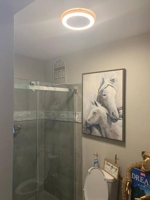 Plenty Parking for Boat ,RV, Trailers w Cars Cozy 2 BDRM COTTAGE House in Slidell