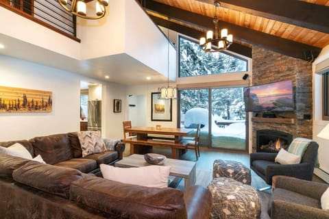 North Lake Tahoe Cabin and Hot Tub Cabin in Tahoe City